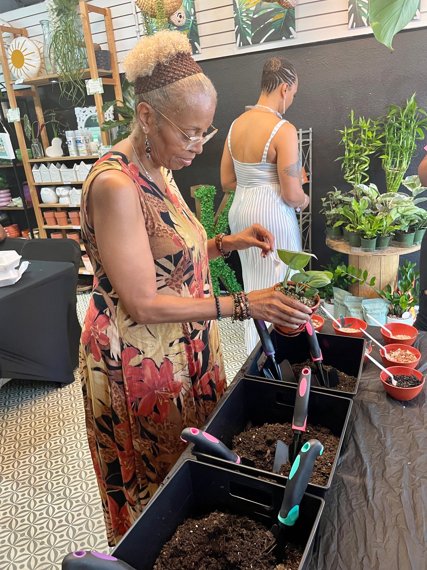 BOGO! Le'Kisha's Kreations Plant & Sip Mixer - Toco Hill